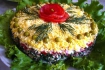Рецепт. Слоеный салат с курицей, грибами и помидорами