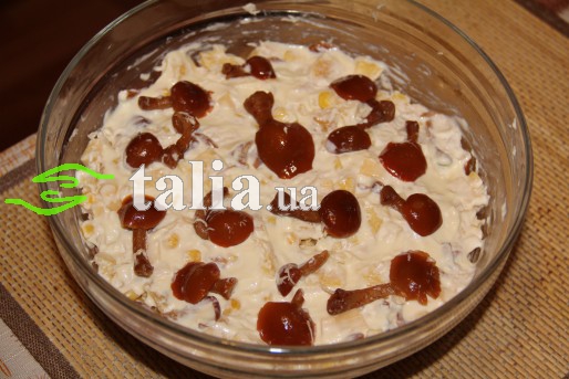 Рецепт. Салат с курицей и грибами опятами