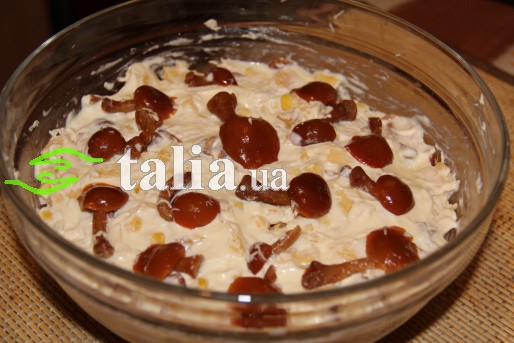 Рецепт. Салат с курицей и грибами опятами