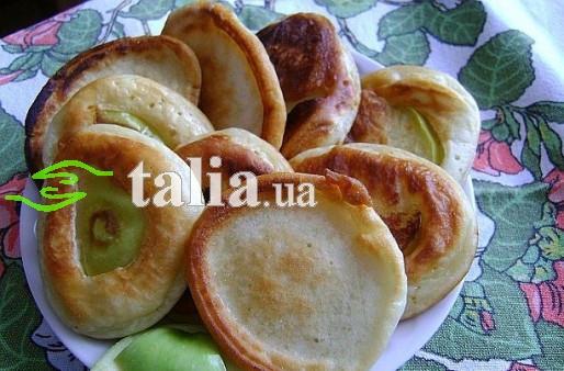 Рецепт. Оладьи на кислом молоке с яблоком