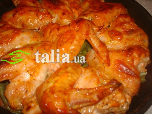 Рецепт. Куриные крылышки под соусом на спарже