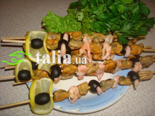 Рецепт. Шашлык из морепродуктов. Жареные мидии и креветки на шпажках