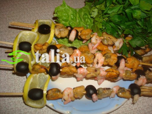 Рецепт. Шашлык из морепродуктов. Жареные мидии и креветки на шпажках