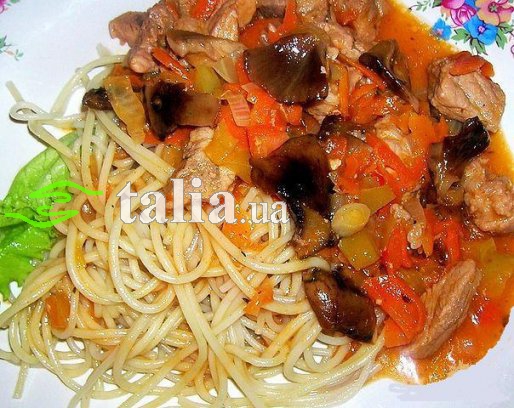 Рецепт. Мясо с грибами в томатной подливе Рецепт. Мясо с грибами в томатной подливе