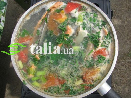 Рецепт. Уха из семги с овощами и коньяком