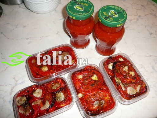 Рецепт. Вяленые помидоры с чесноком