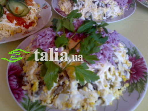 Рецепт. Салат с курицей, грибами и черносливом Рецепт. Салат с курицей, грибами и черносливом