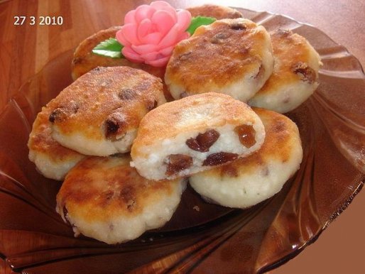 Рецепт. Сырники с изюмом без муки