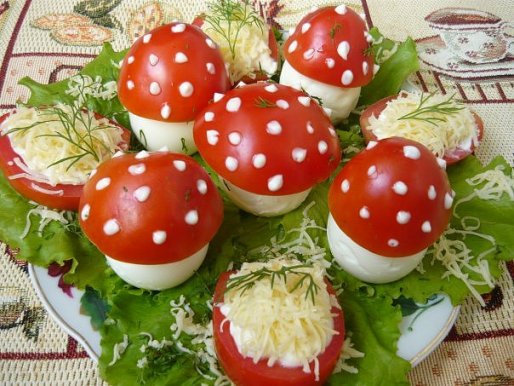 Рецепт. Яйца фаршированные с куриной печенью "Мухоморы"