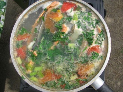 Рецепт. Уха из семги с овощами и коньяком
